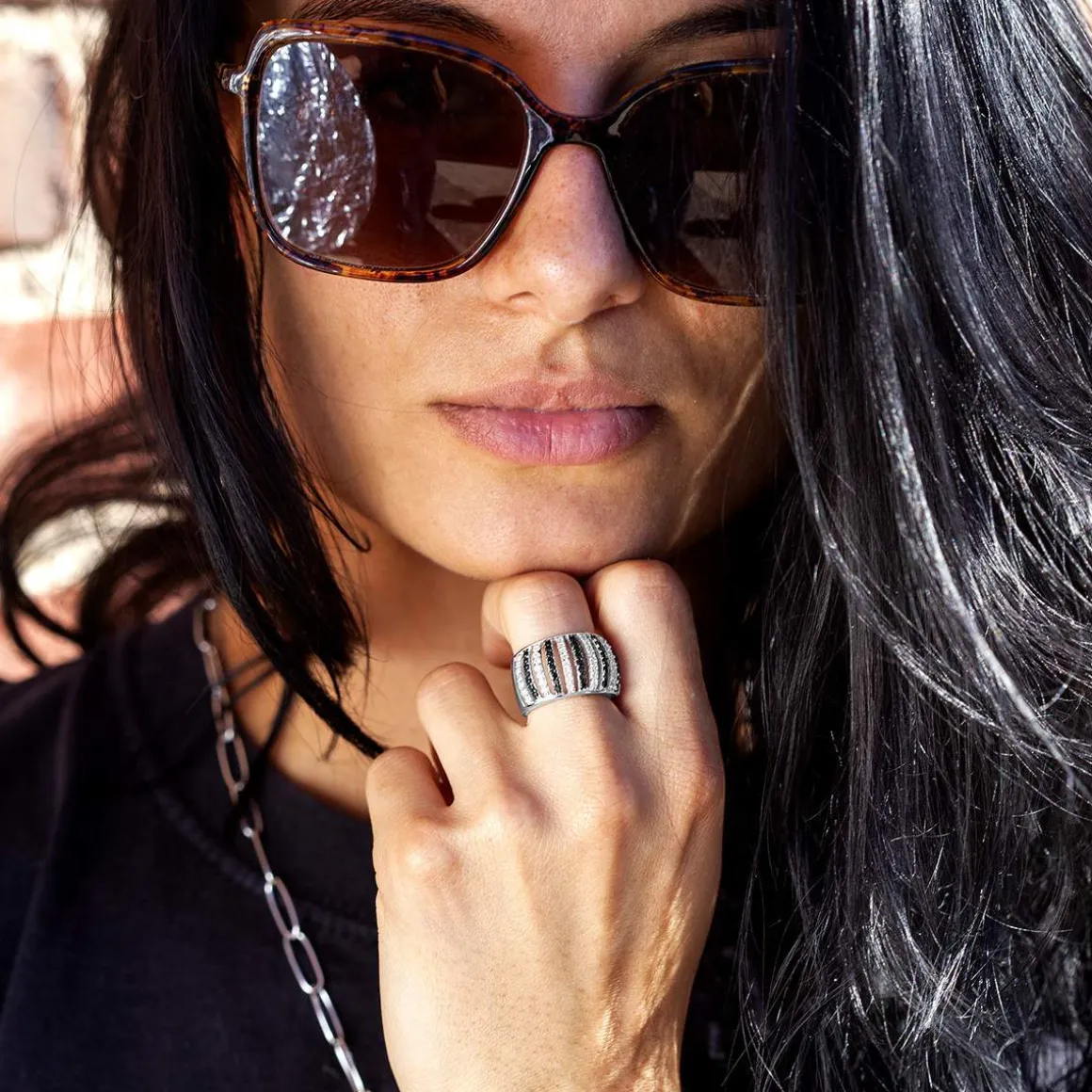Bague argent 925 et ruthénium noir, spinelles noires et zirconias