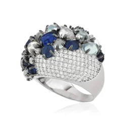 Bague argent 925 et ruthénium noir, pierres imitations bleues, zirconias.