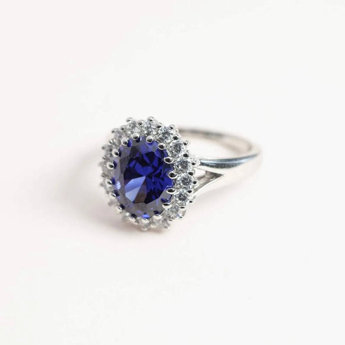 Bague argent 925 zirconia ovale bleu et zirconias blancs
