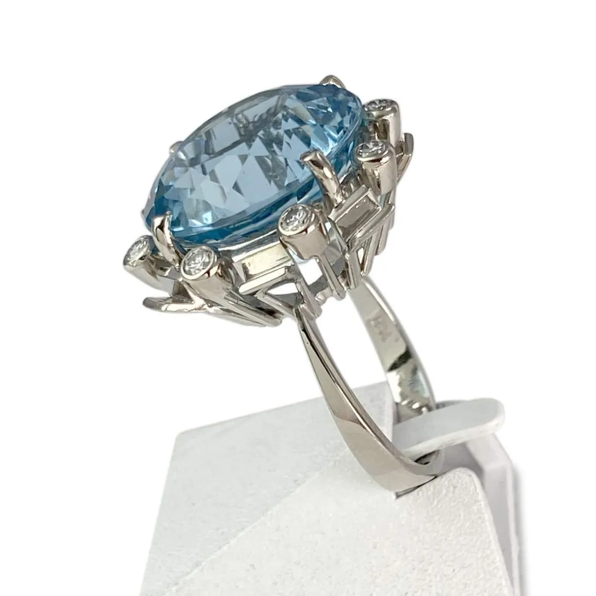 Bague d'occasion or 750 blanc aigue marine diamants