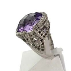 Bague d'occasion or 750 blanc avec 1 amethyste, des diamants blancs et des diamants noirs traités