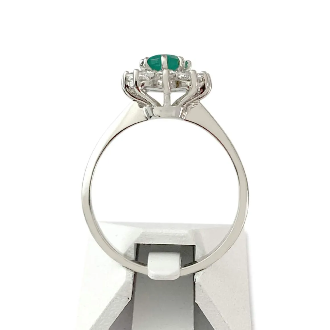 Bague d'occasion or 750 blanc calcédoine teintée verte zirconias
