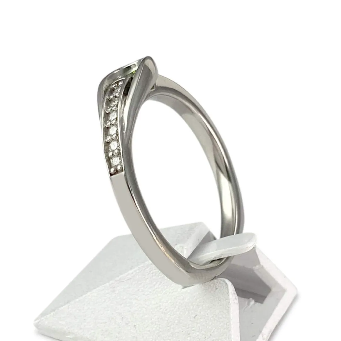 Bague d'occasion or 585 blanc diamants vert et blancs
