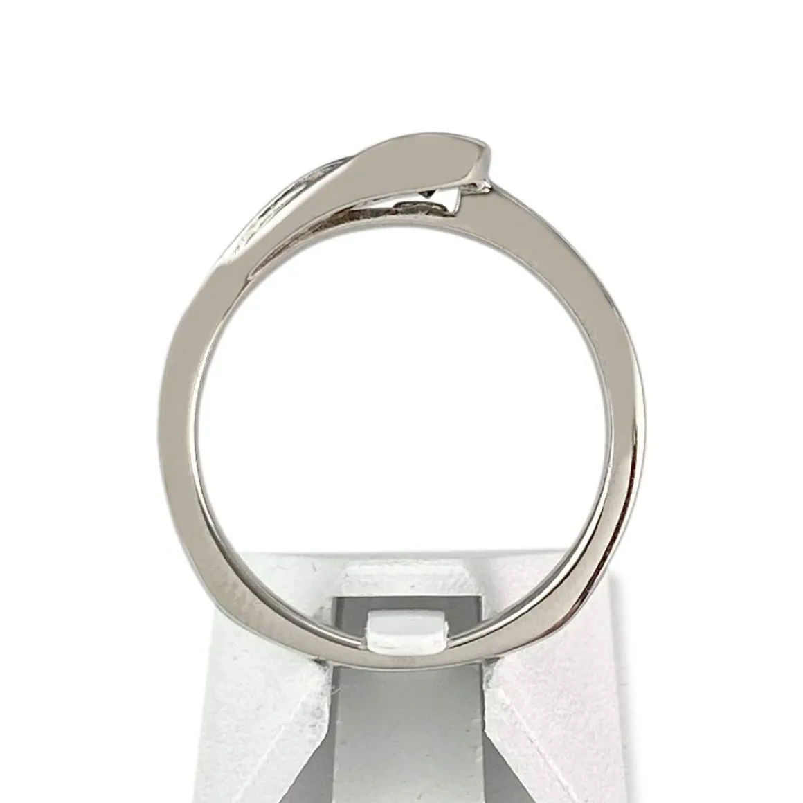 Bague d'occasion or 585 blanc diamants vert et blancs