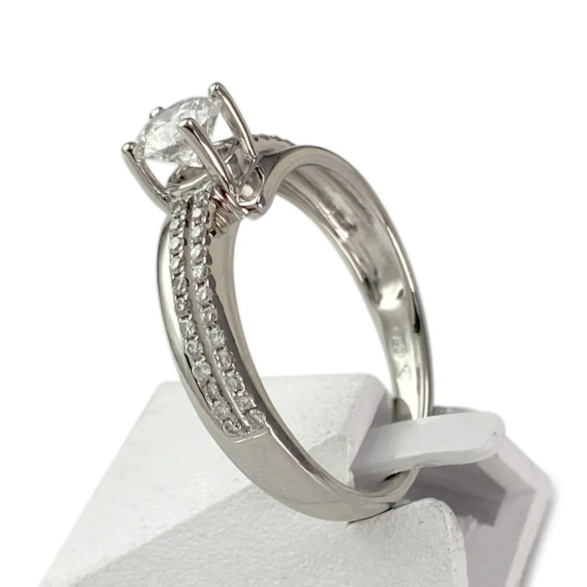Bague d'occasion or 750 blanc diamants