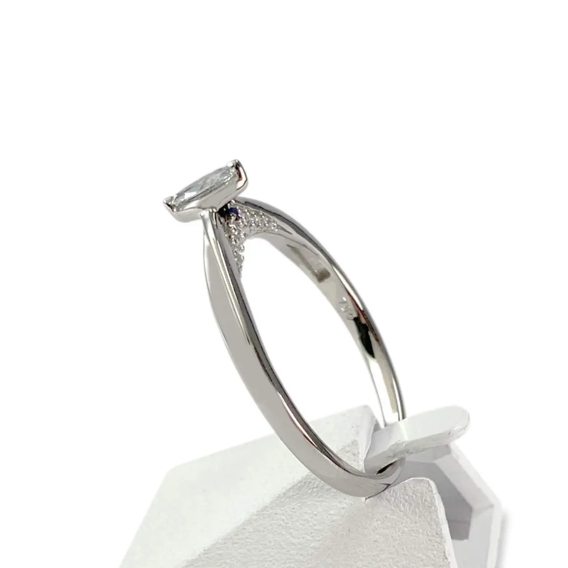 Bague d'occasion or 750 blanc diamants et saphirs