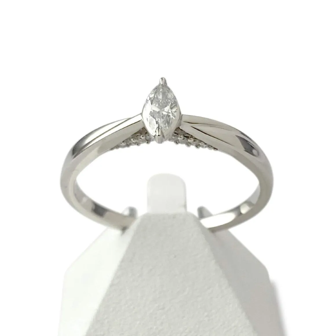 Bague d'occasion or 750 blanc diamants et saphirs