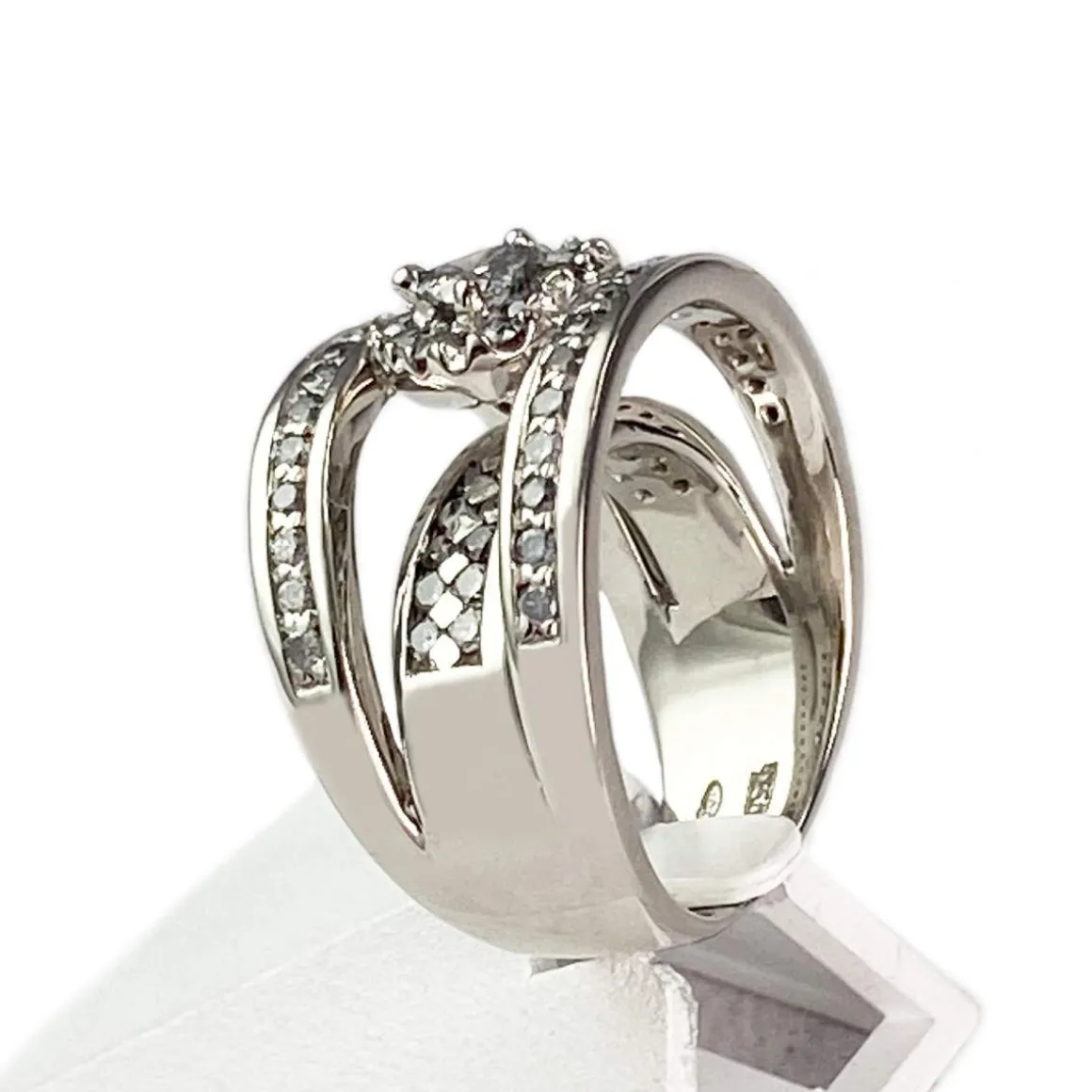 Bague d'occasion or 750 blanc diamants