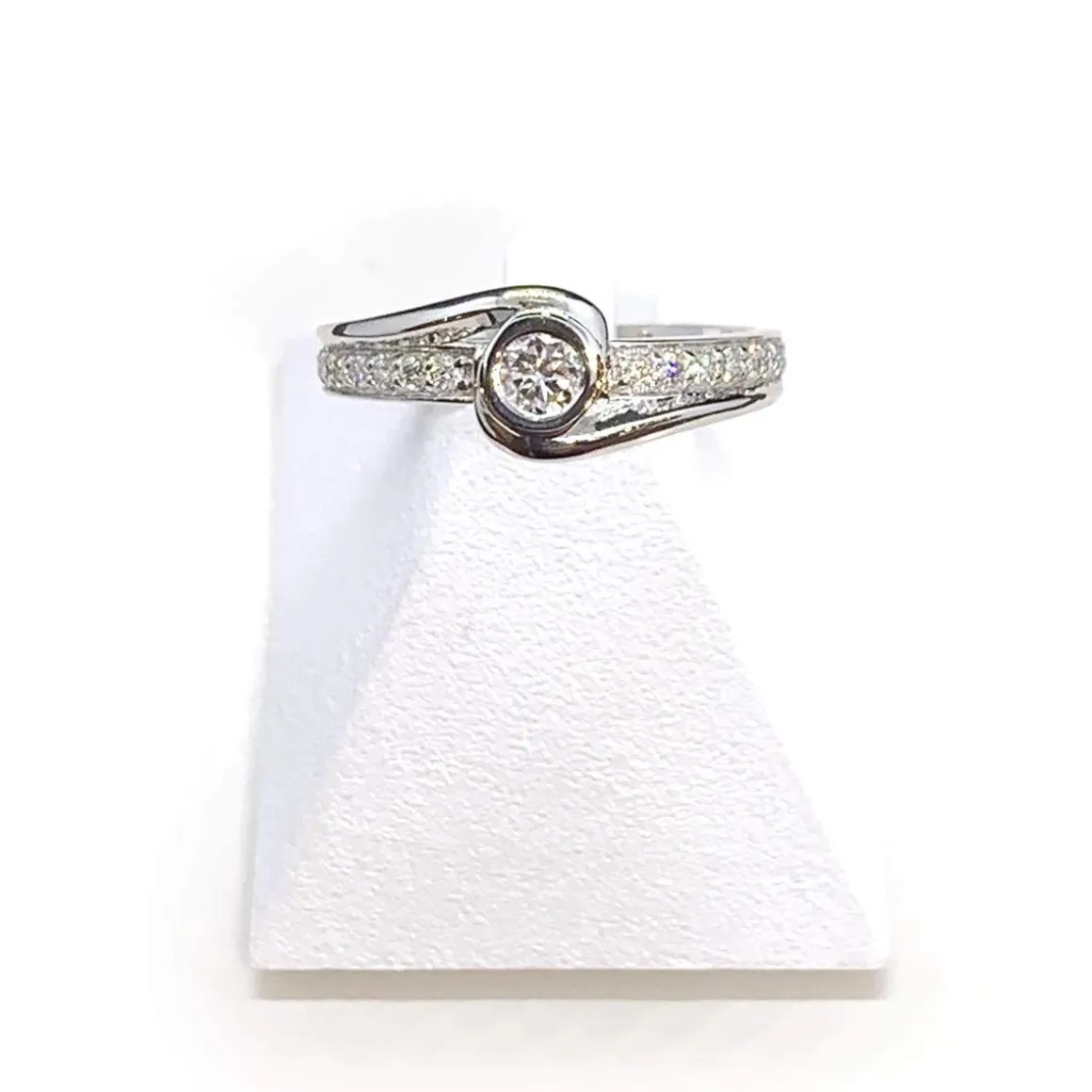 Bague d'occasion or 750 blanc diamants