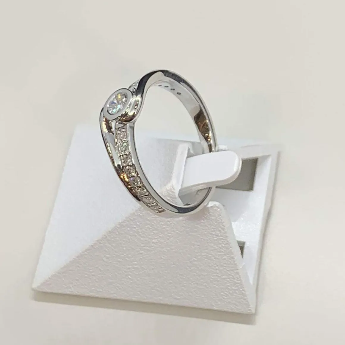 Bague d'occasion or 750 blanc diamants