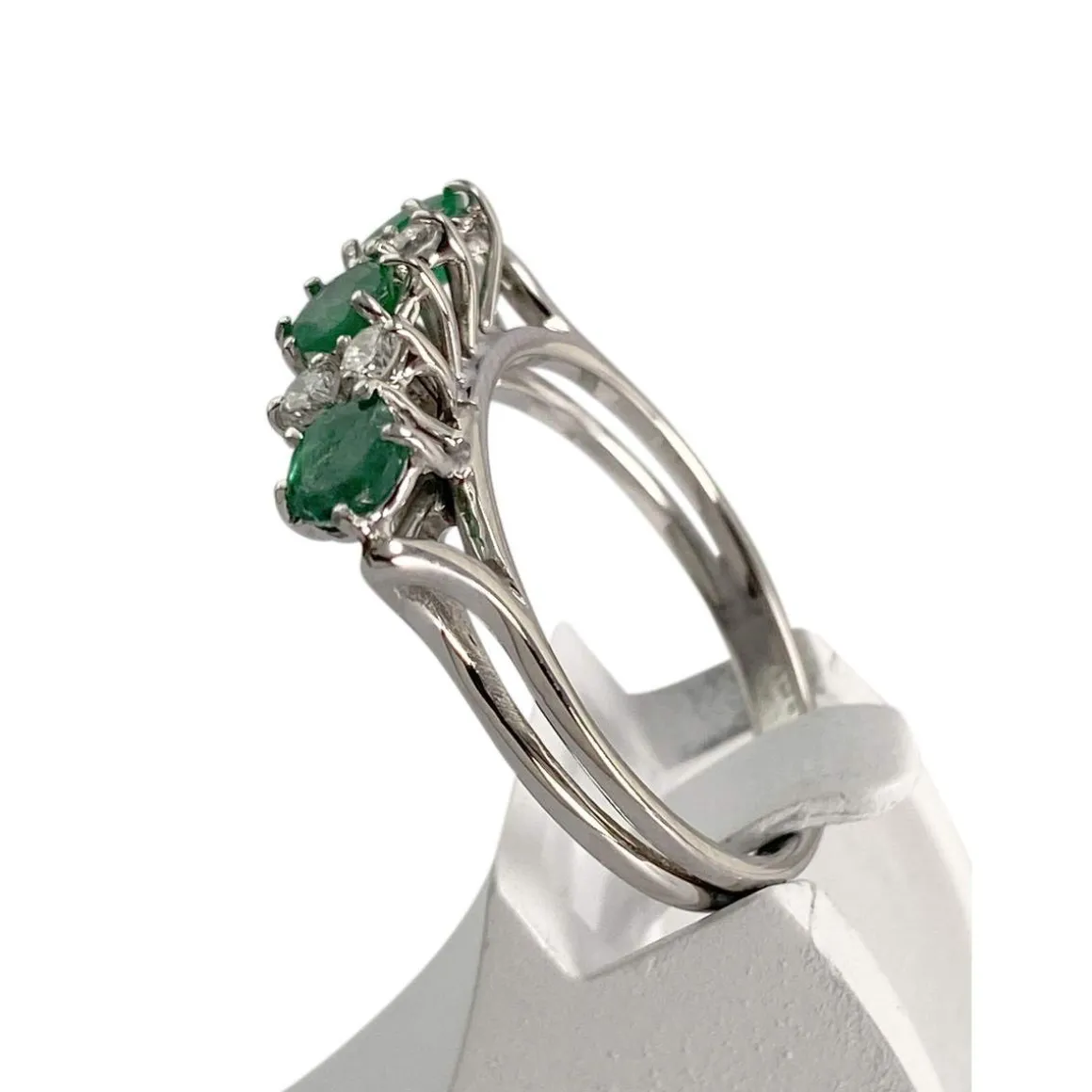 Bague d'occasion or 750 blanc diamants émeraudes