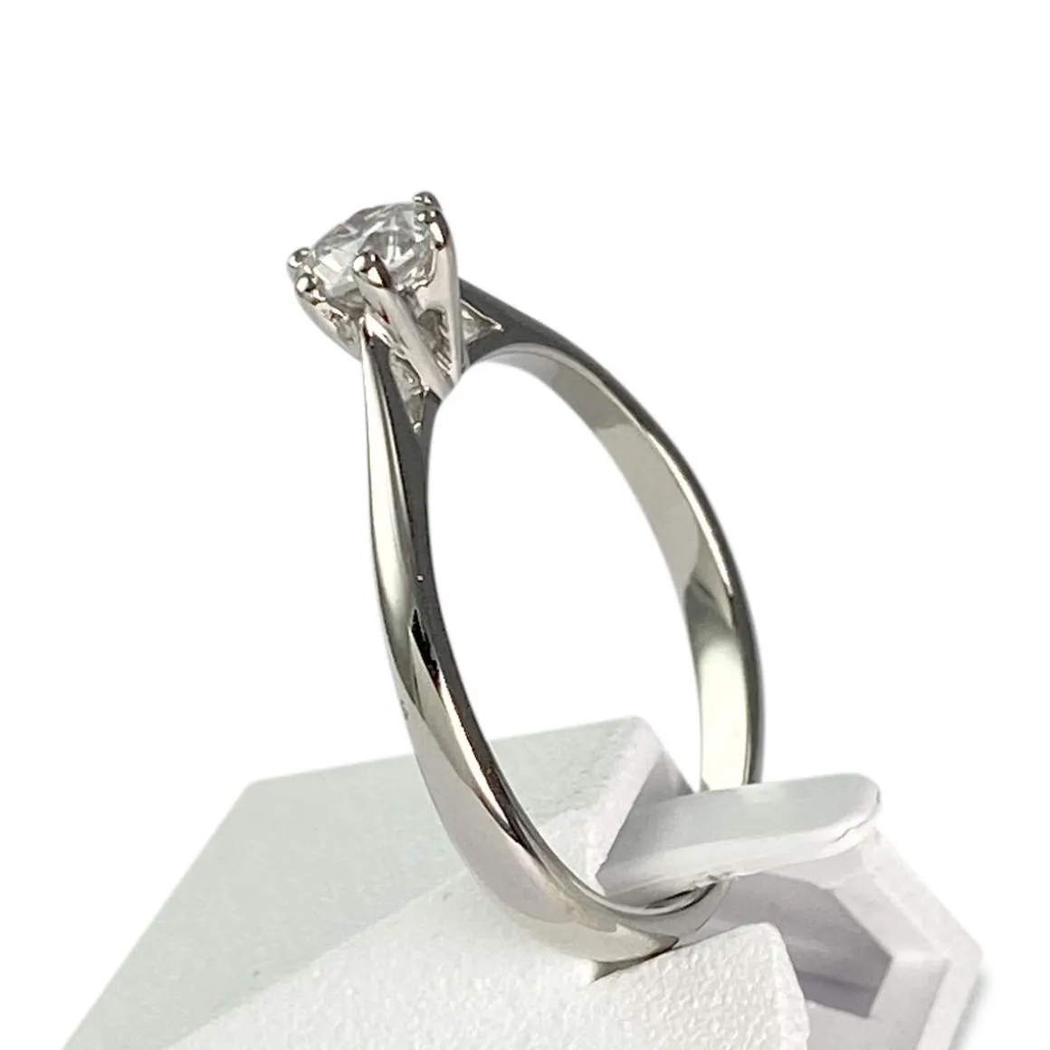Bague d'occasion or 750 blanc diamant