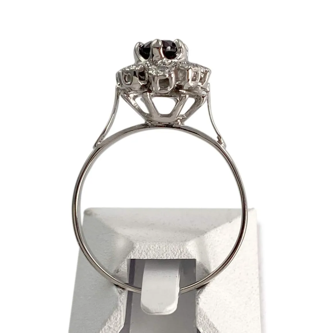 Bague d'occasion or 750 blanc grenat et diamants