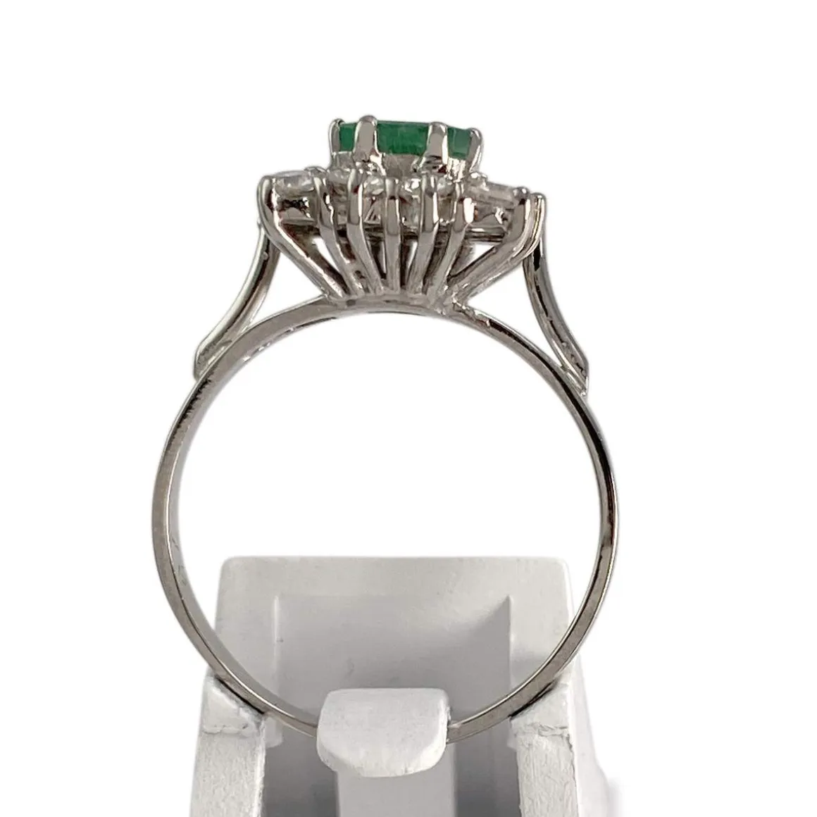 Bague d'occasion or 750 blanc émeraude diamants