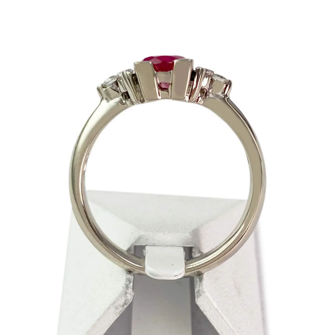 Bague d'occasion or 750 blanc rubis diamants