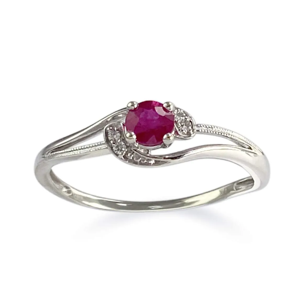 Bague d'occasion or 375 blanc rubis diamants