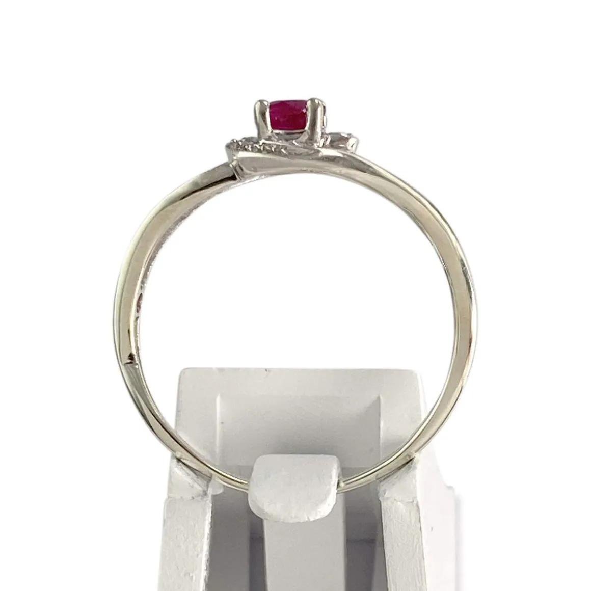 Bague d'occasion or 375 blanc rubis diamants