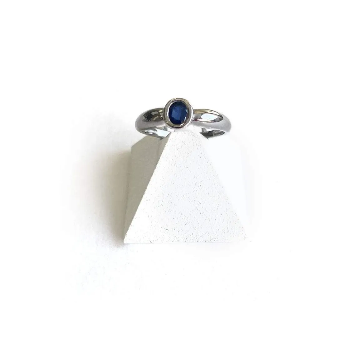 Bague d'occasion or 750 blanc saphir