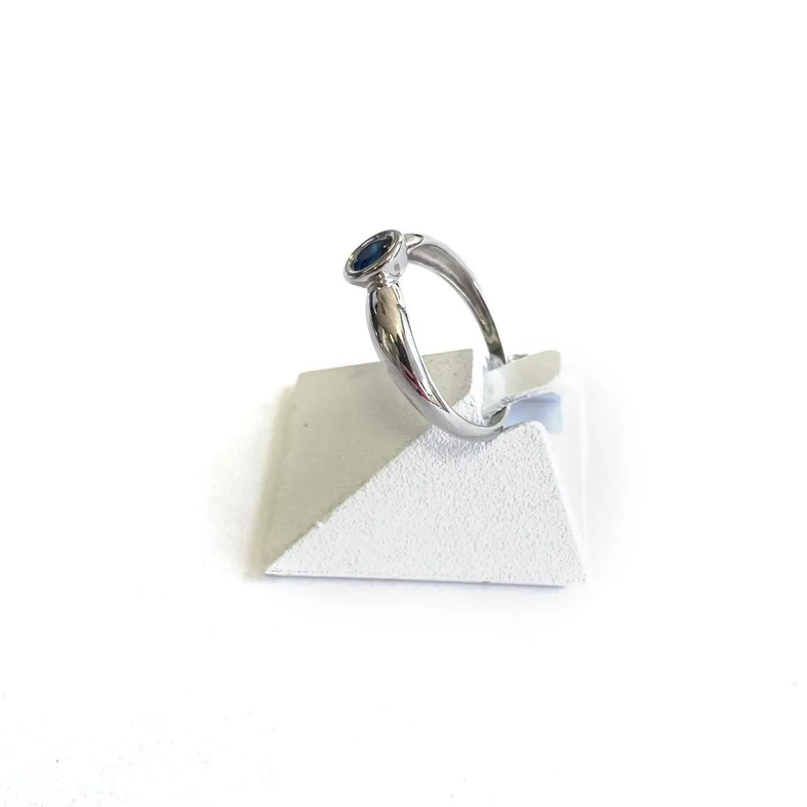 Bague d'occasion or 750 blanc saphir