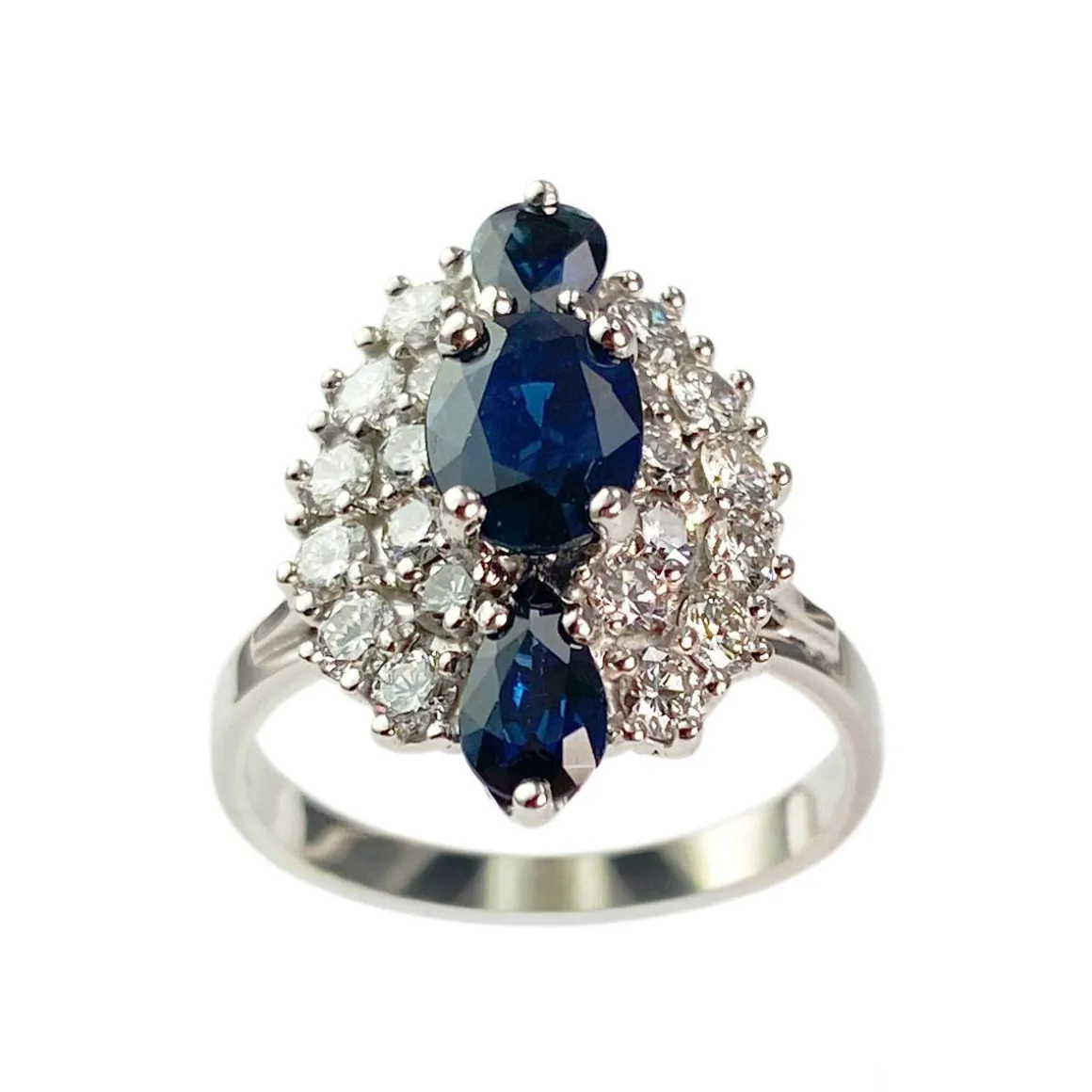 Bague d'occasion or 750 blanc saphirs diamants