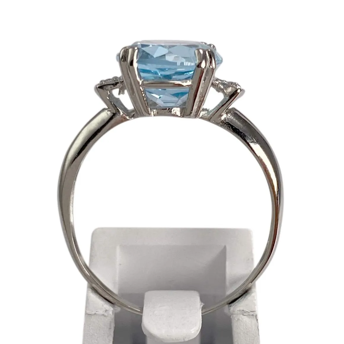 Bague d'occasion or 750 blanc topaze Sky blue traitée