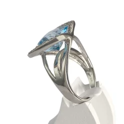 Bague d'occasion or 750 blanc topaze traitée sky blue diamant