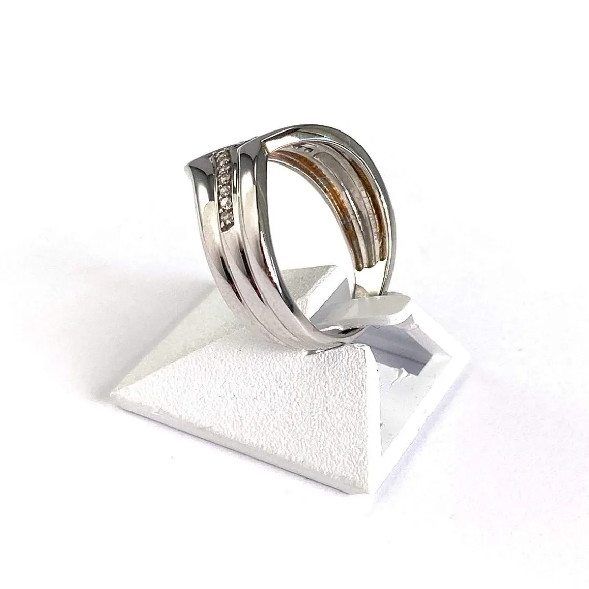 Bague d'occasion or 750 blanc "V" diamants