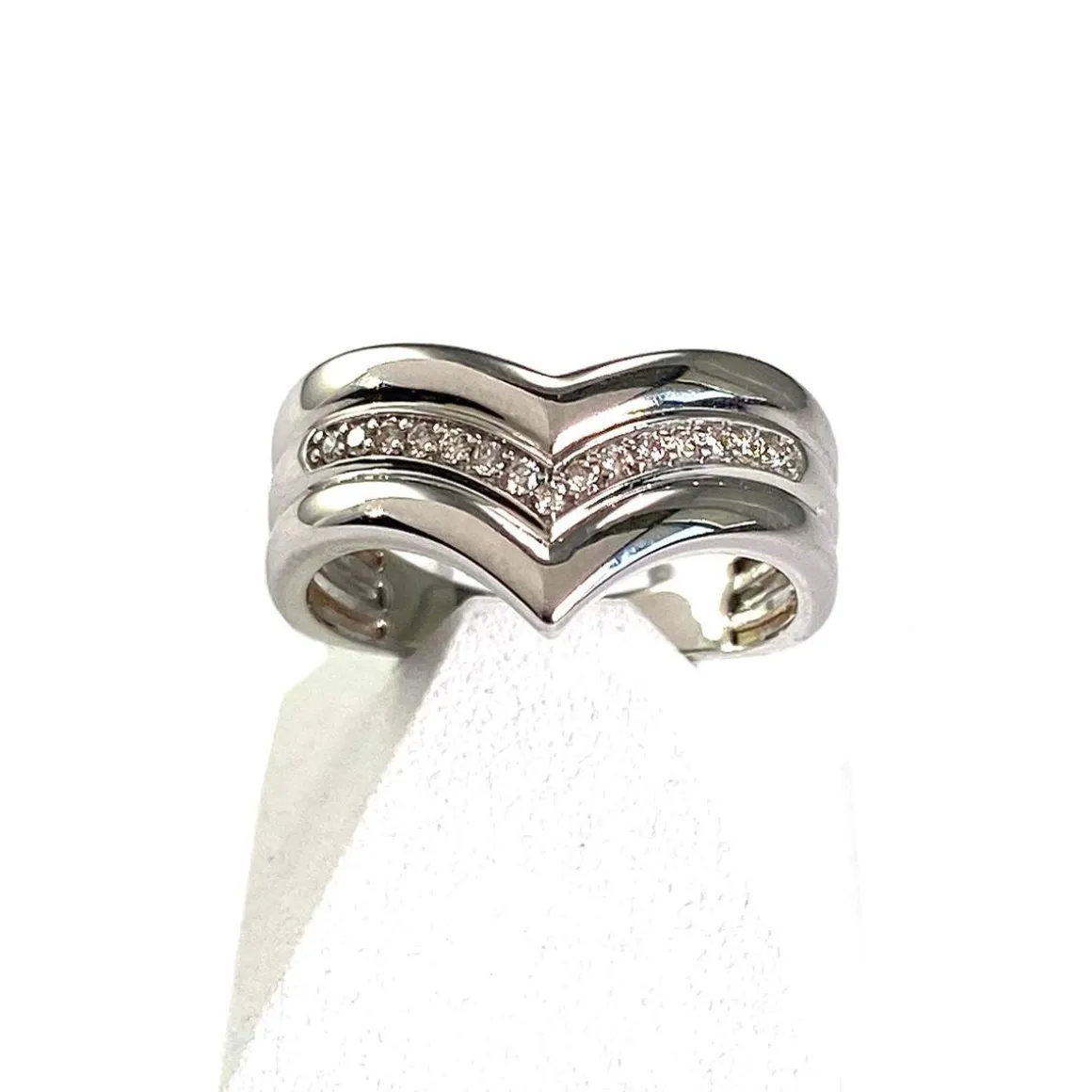 Bague d'occasion or 750 blanc "V" diamants