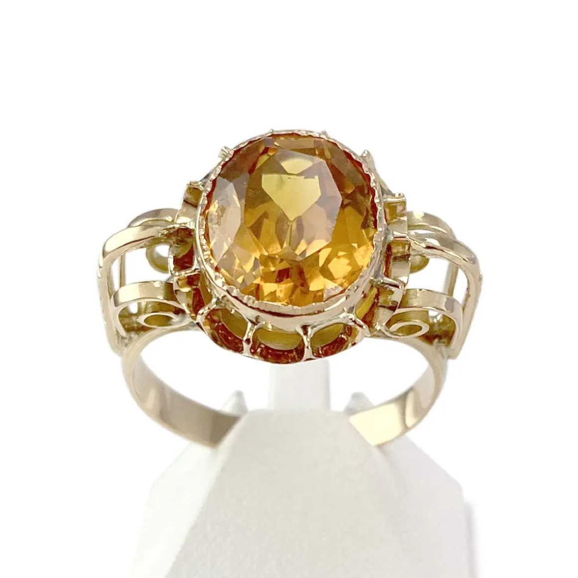 Bague d'occasion or 750 jaune corindon synthétique jaune