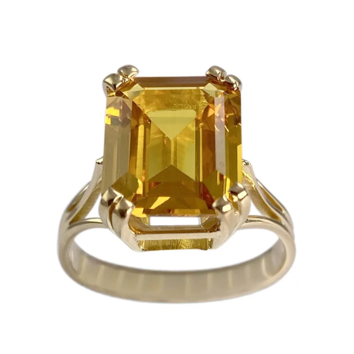 Bague d'occasion or 750 jaune corindon synthétique