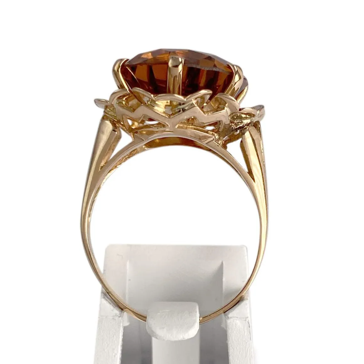 Bague d'occasion or 750 jaune fleur corindon synthétique