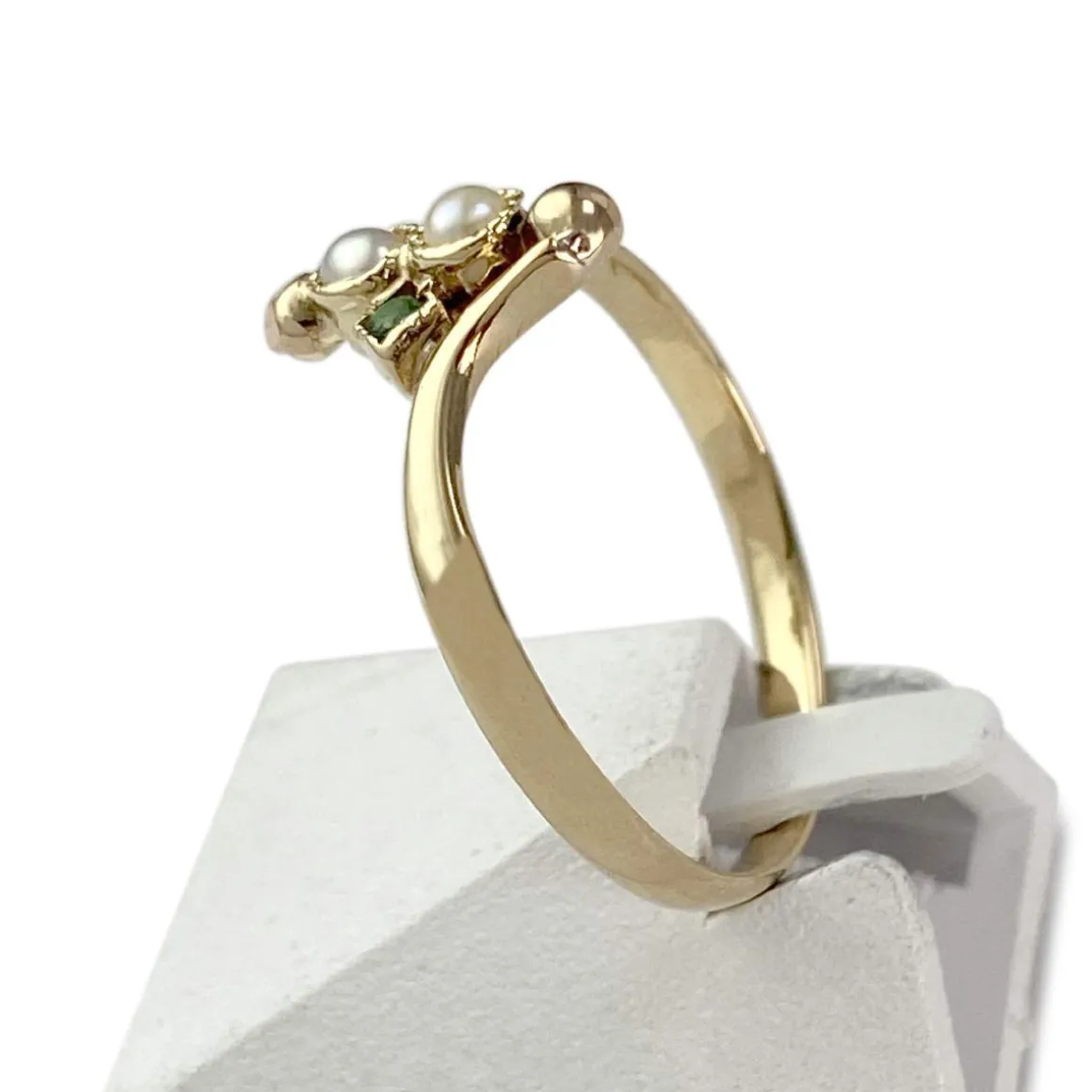 Bague d'occasion or 750 jaune perles de culture et pierres vertes