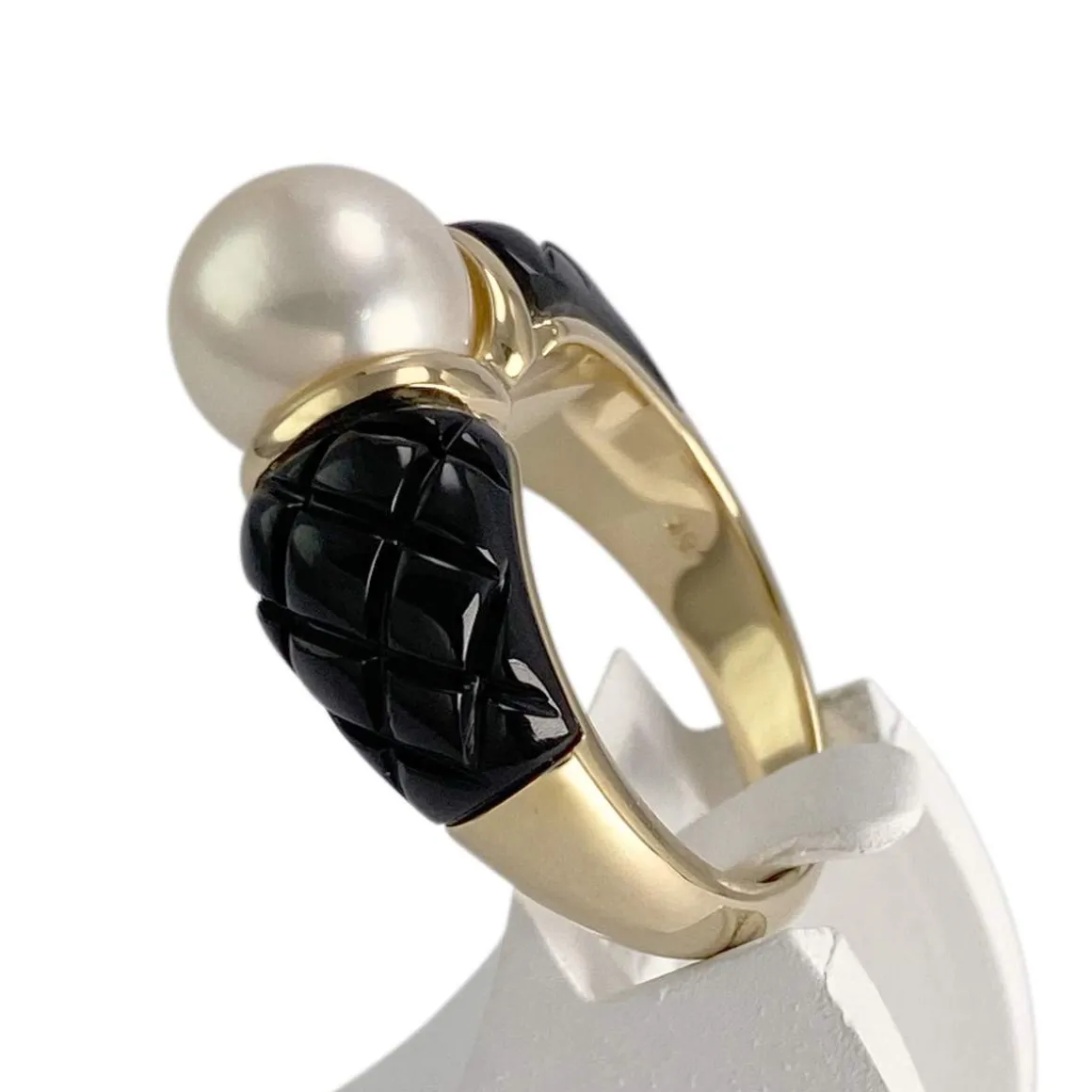 Bague d'occasion or 750 jaune perle de culture résine noire