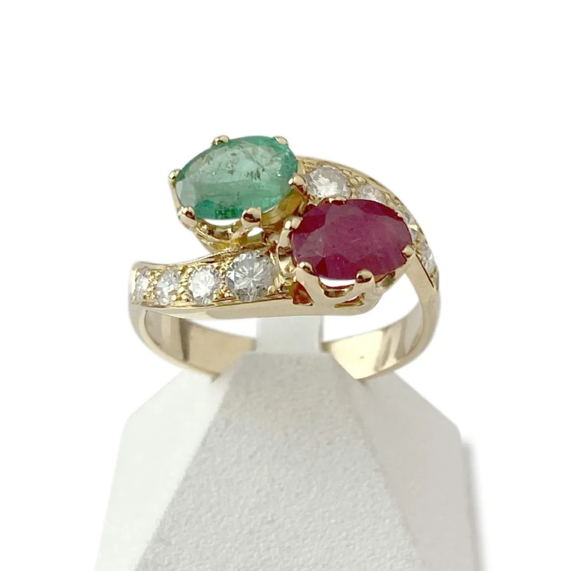 Bague d'occasion or 750 jaune pierres précieuses diamants