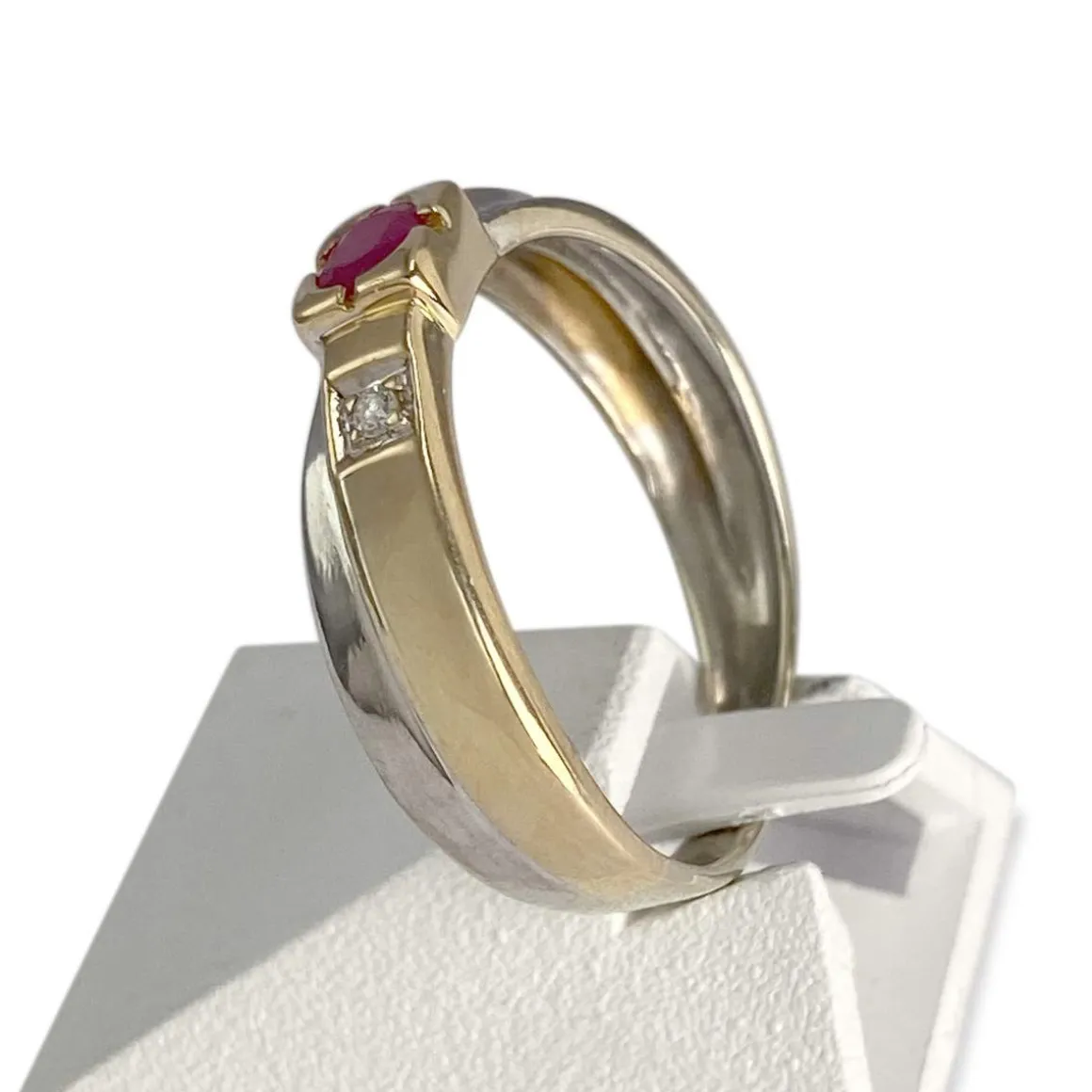 Bague d'occasion 2 ors 750 diamants, rubis