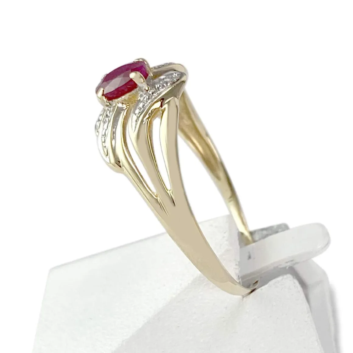 Bague d'occasion or 750 2 tons rubis diamants