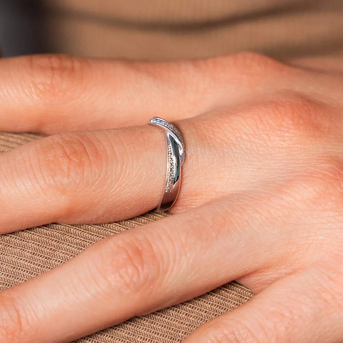 Bague or blanc 375 entrelacée diamant