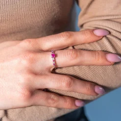 Bague or 375 blanc rubis diamants
