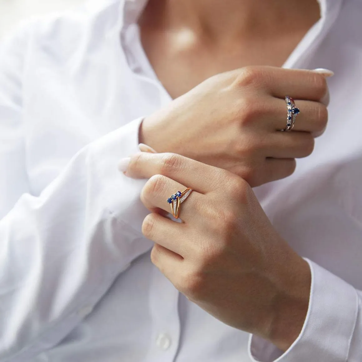Bague or blanc 375 saphir ovale et diamants