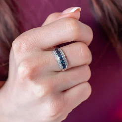 Bague or 750 blanc saphirs et diamants