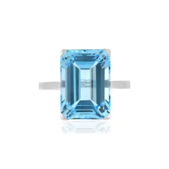 Bague or blanc 750, 1 topaze bleue traitée de 10,50 carats.