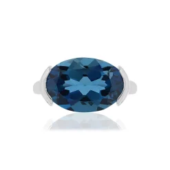 Bague or blanc 750, 1 topaze London Blue traitée de 7,42 carats.