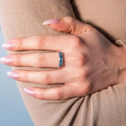 Bague or 375 blanc topazes bleues traitées