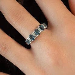 Bague or 375 blanc topazes traitées ovales et diamants