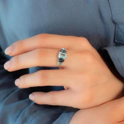 Bague or 750 blanc topazes traitées sky blue et london blue