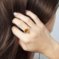 Bague or 375 jaune citrine rectangulaire et grenats