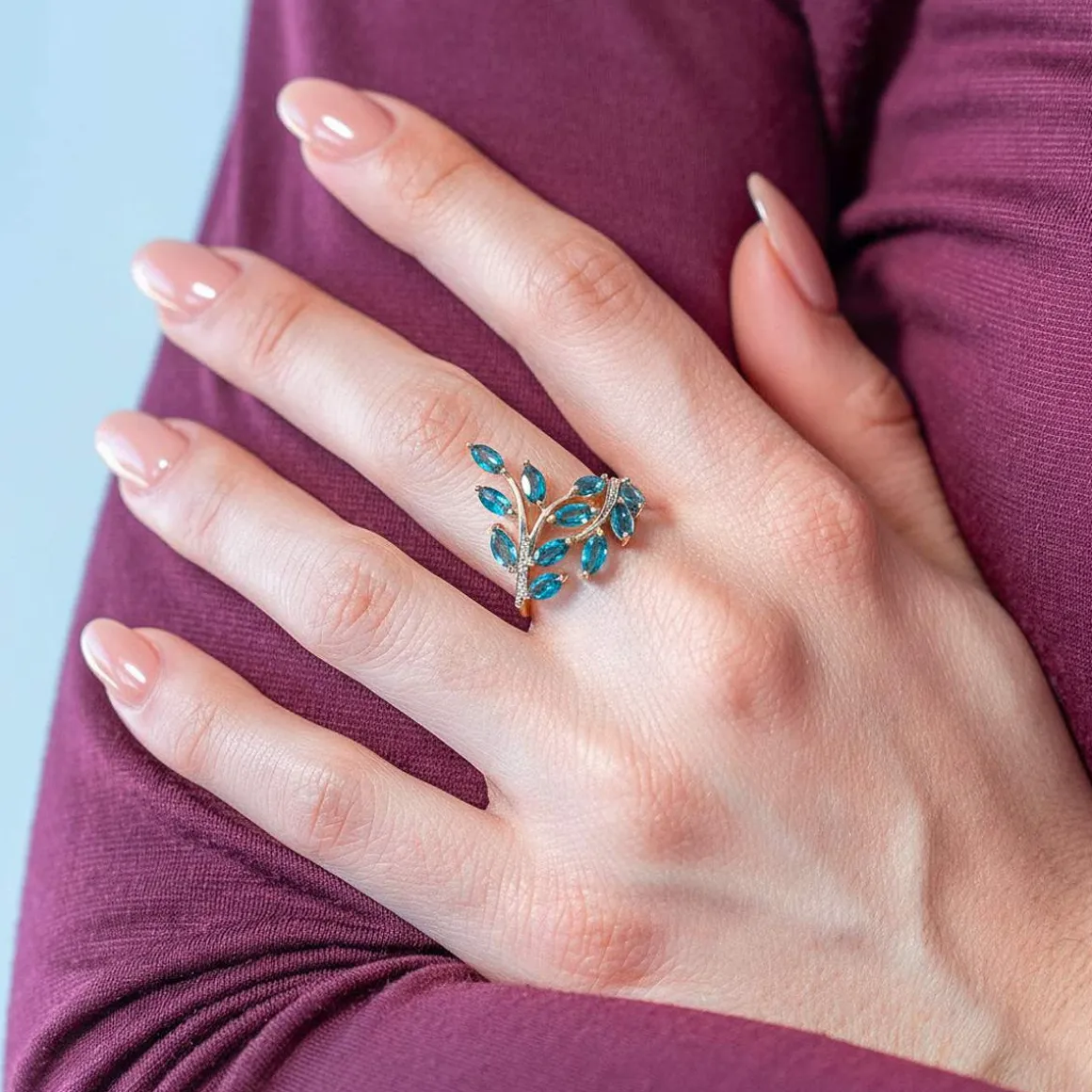 Bague or 375 jaune diamants et topazes bleues traitées