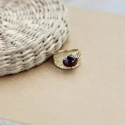 Bague or jaune 375 filigrane grenat