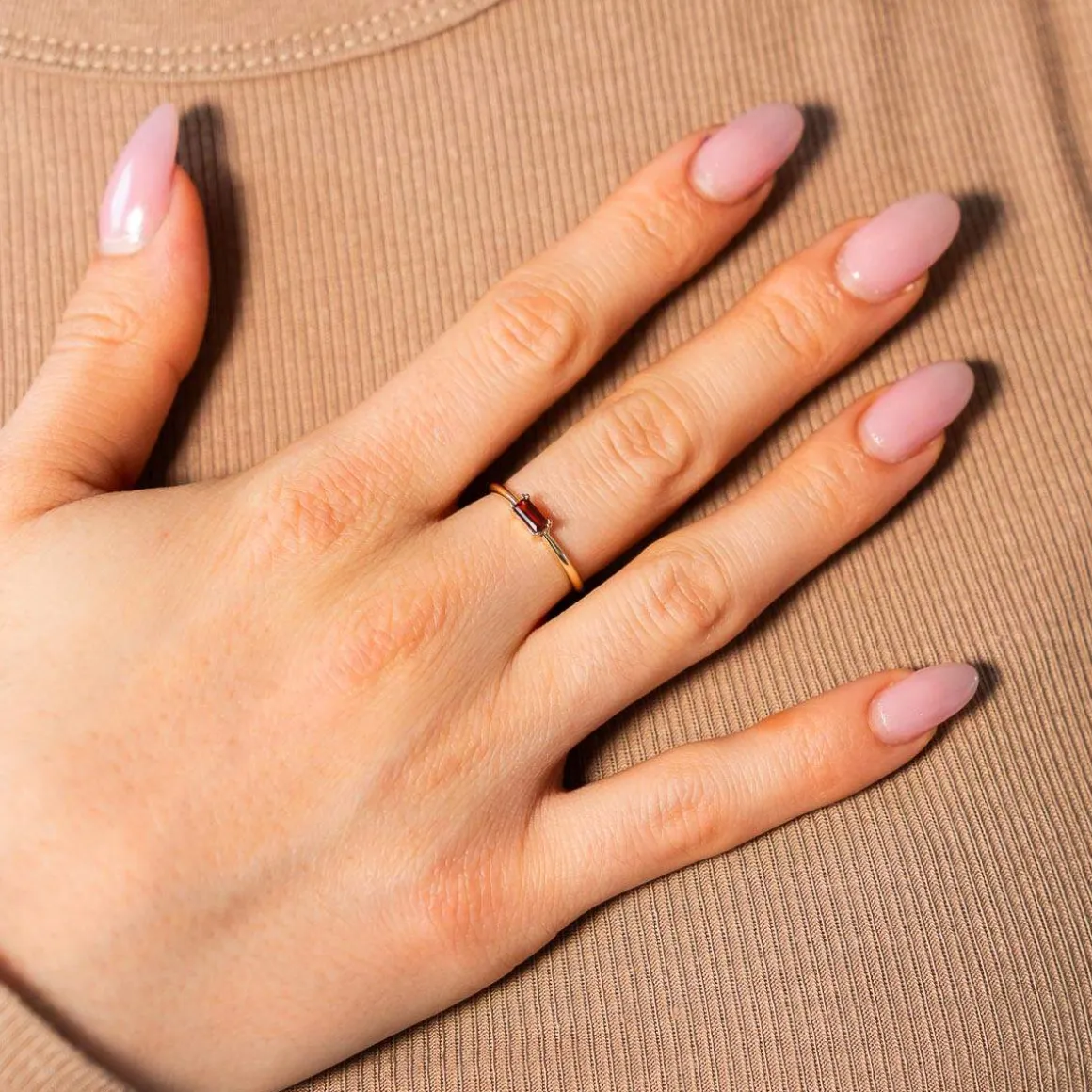 Bague or 375 jaune grenat