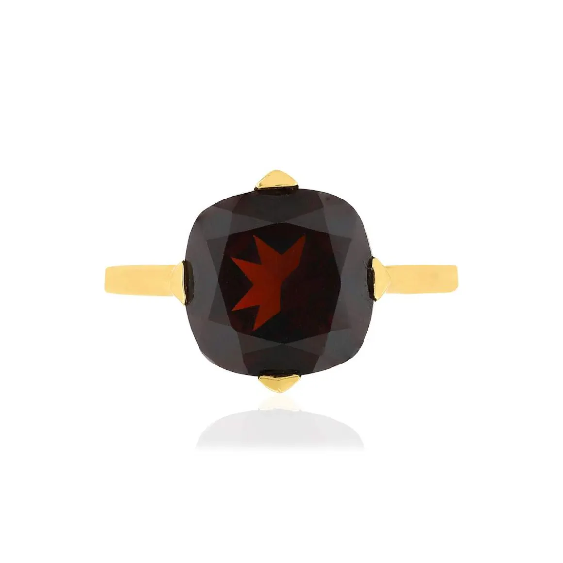 Bague or jaune 750, 1 grenat Rhodolite de 5,13 carats.